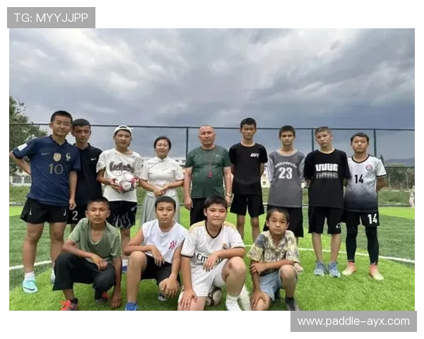 书包足球：探索球星背后的梦想与激情，激发青少年运动热情