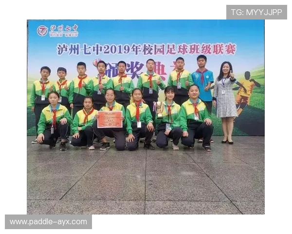 以平足球星闪耀绿茵场谱写激情岁月见证荣耀时刻