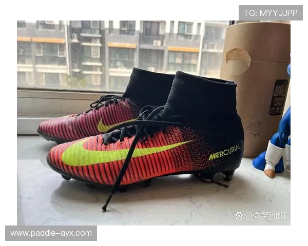 足球鞋与球星的完美结合:探寻那些代表性球鞋背后的传奇故事 足球鞋与球星的完美结合:探寻那些代表性球鞋背后的传奇故事