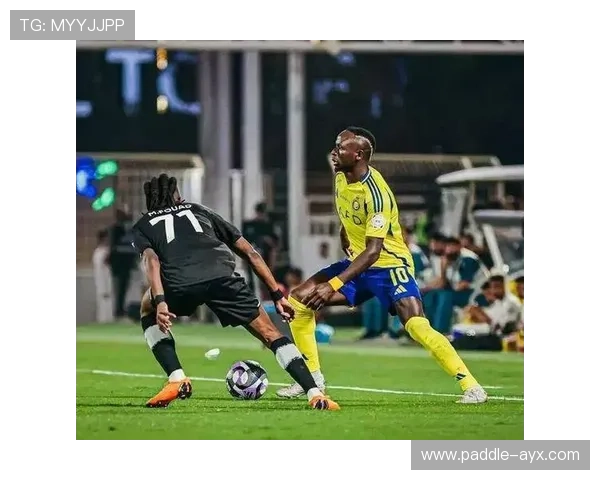 顶级球星三人制足球赛精彩对决 谁能在紧张激烈的赛场上脱颖而出